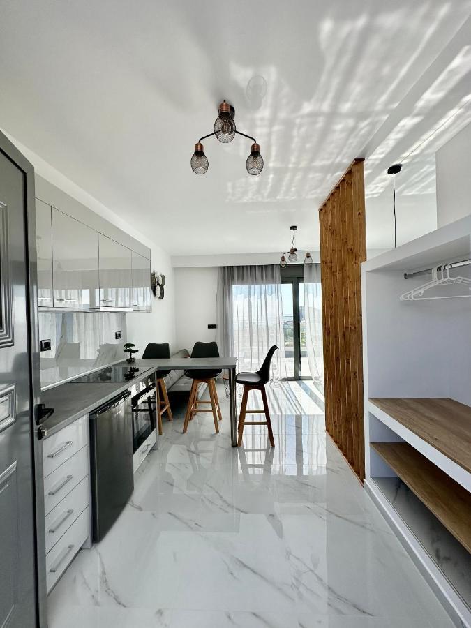 Royal Luxury Studios อาร์คานเยโลส ภายนอก รูปภาพ